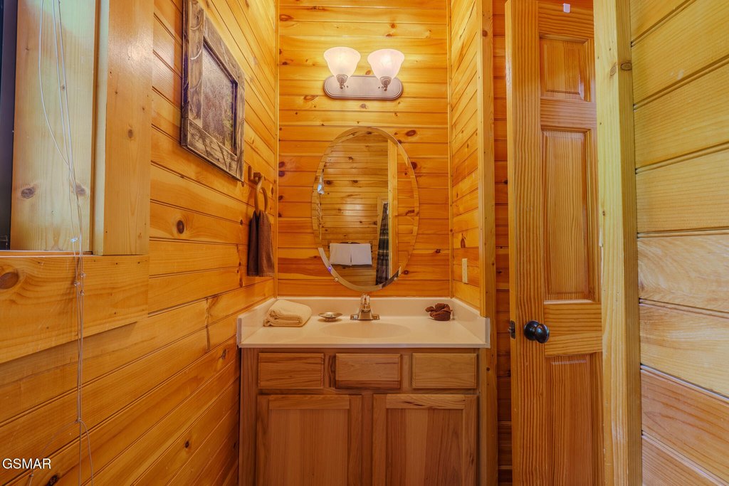 Gatlinburg, Tennessee, 37738, United States, 2 Bedrooms Bedrooms, ,2 BathroomsBathrooms,Residential,Forsale,1910202