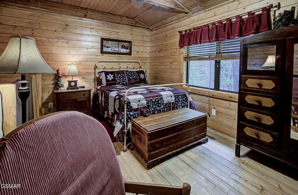 Sevierville, Tennessee, 37862, United States, 2 Bedrooms Bedrooms, ,2.5 BathroomsBathrooms,Residential,Forsale,1971833