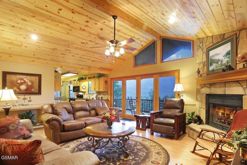 Sevierville, Tennessee, 37862, United States, 1 Bedroom Bedrooms, ,5 BathroomsBathrooms,Residential,Forsale,1910185