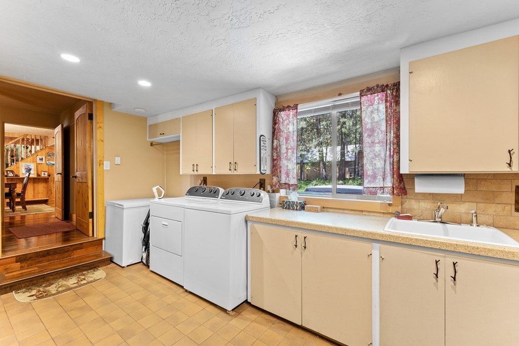 McCall, Idaho, 83638, United States, 4 Bedrooms Bedrooms, ,3 BathroomsBathrooms,Residential,Forsale,1889418