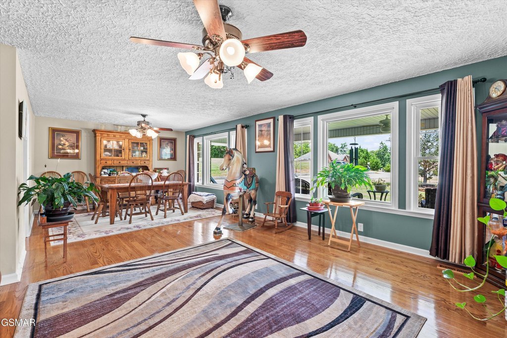 Sevierville, Tennessee, 37876, United States, 4 Bedrooms Bedrooms, ,3 BathroomsBathrooms,Residential,Forsale,1942460