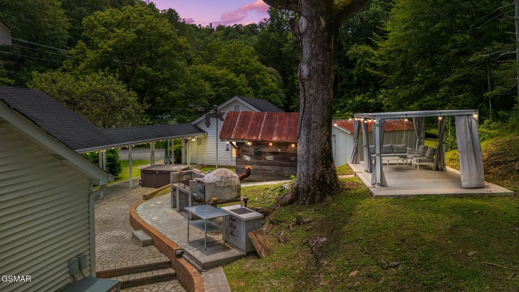 Gatlinburg, Tennessee, 37738, United States, 4 Bedrooms Bedrooms, ,3 BathroomsBathrooms,Residential,Forsale,1971875