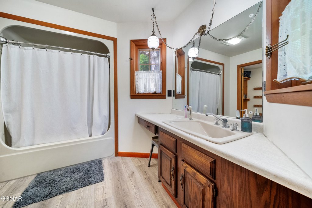 Gatlinburg, Tennessee, 37738, United States, 4 Bedrooms Bedrooms, ,3 BathroomsBathrooms,Residential,Forsale,1971875