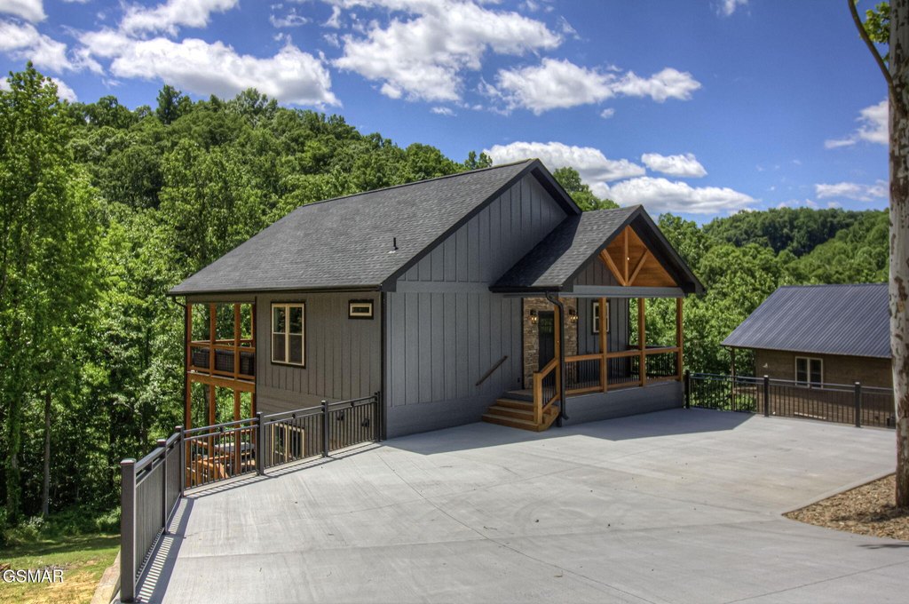 Sevierville, Tennessee, 37876, United States, 2 Bedrooms Bedrooms, ,2.5 BathroomsBathrooms,Residential,Forsale,1936711