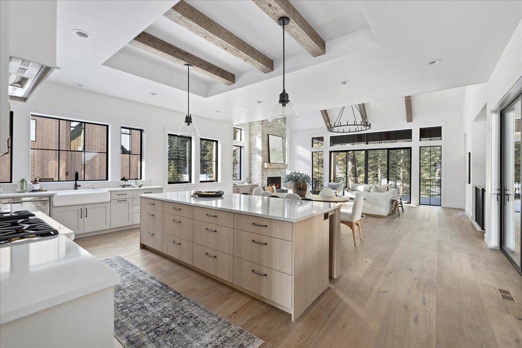 Donnelly, Idaho, 83615, United States, 4 Bedrooms Bedrooms, ,3.5 BathroomsBathrooms,Residential,Forsale,1946171