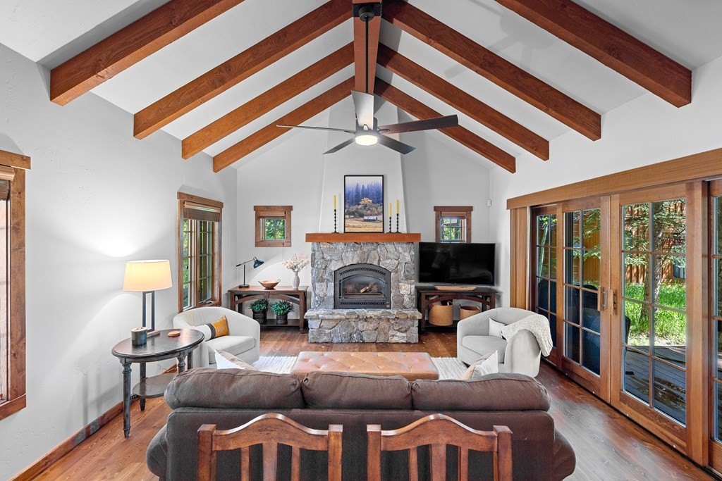 Donnelly, Idaho, 83615, United States, 2 Bedrooms Bedrooms, ,2.5 BathroomsBathrooms,Residential,Forsale,1889377