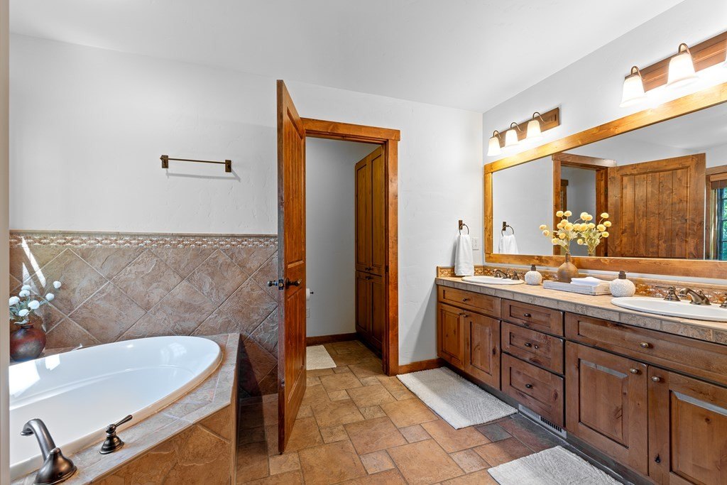 Donnelly, Idaho, 83615, United States, 2 Bedrooms Bedrooms, ,2.5 BathroomsBathrooms,Residential,Forsale,1889377