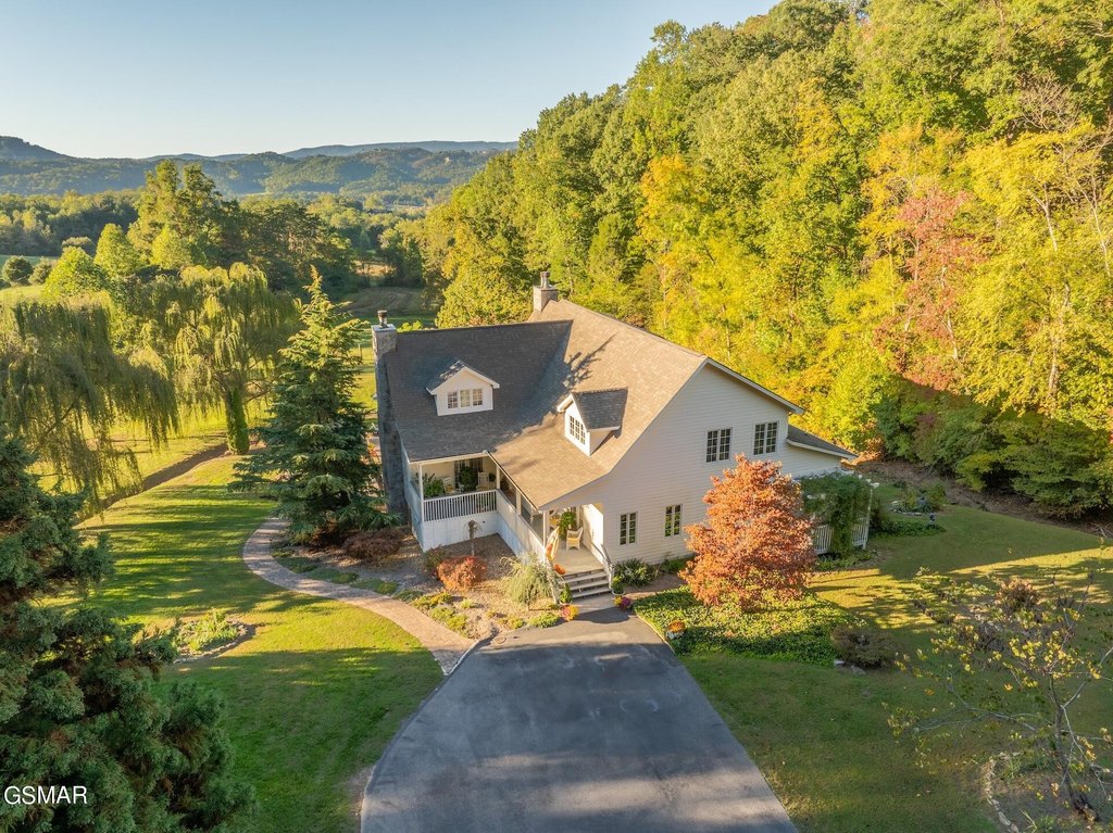 Sevierville, Tennessee, 37862, United States, 4 Bedrooms Bedrooms, ,4.5 BathroomsBathrooms,Residential,Forsale,1910216