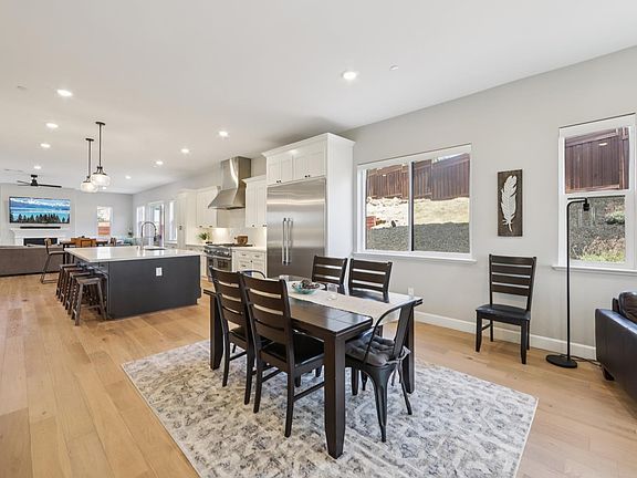 Santa Rosa, California, 95403, United States, 3 Bedrooms Bedrooms, ,3 BathroomsBathrooms,Residential,Forsale,1934066