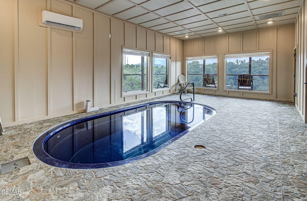 Gatlinburg, Tennessee, 37738, United States, 5 Bedrooms Bedrooms, ,6 BathroomsBathrooms,Residential,Forsale,1942440