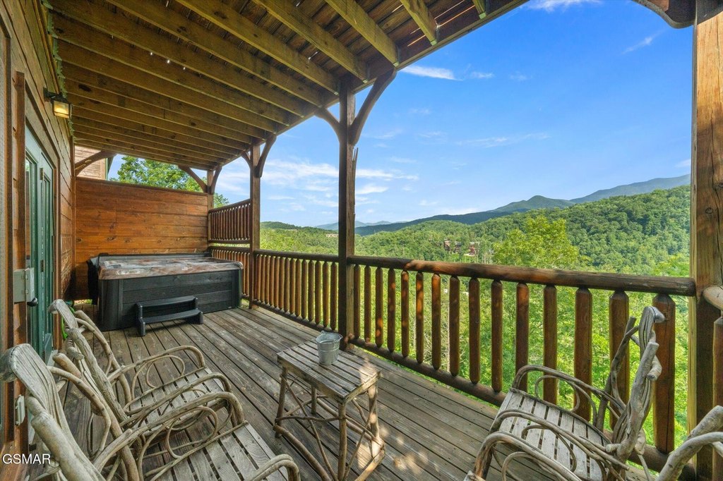 Gatlinburg, Tennessee, 37738, United States, 2 Bedrooms Bedrooms, ,2 BathroomsBathrooms,Residential,Forsale,1910221