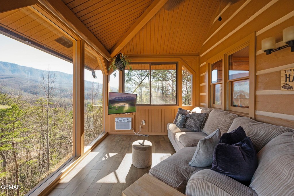 Gatlinburg, Tennessee, 37738, United States, 3 Bedrooms Bedrooms, ,2.5 BathroomsBathrooms,Residential,Forsale,1936713