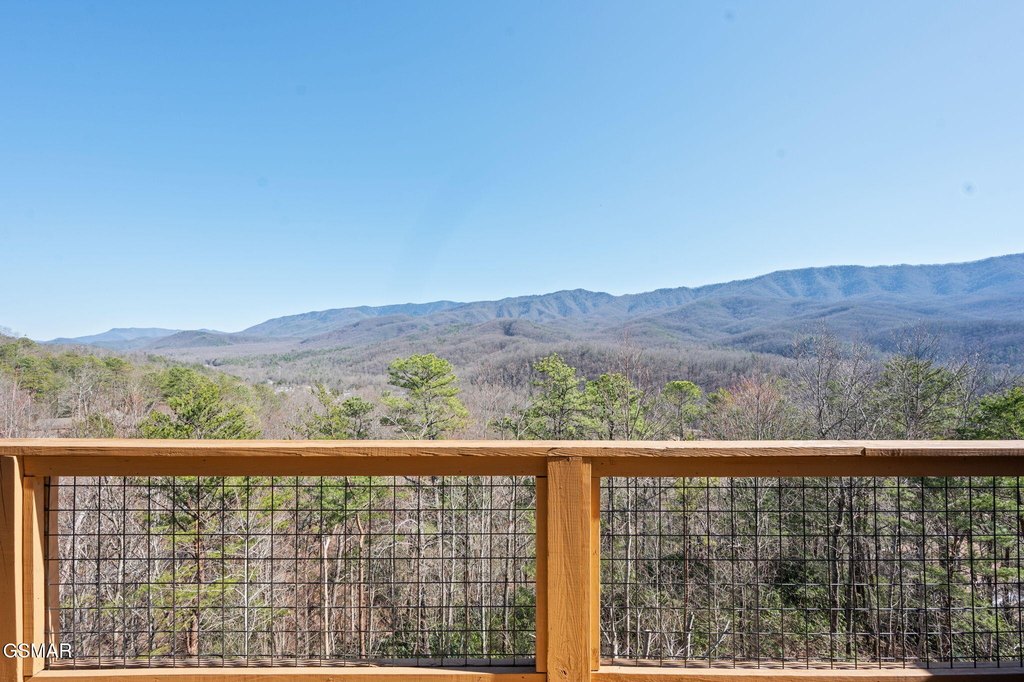 Gatlinburg, Tennessee, 37738, United States, 3 Bedrooms Bedrooms, ,2.5 BathroomsBathrooms,Residential,Forsale,1936713