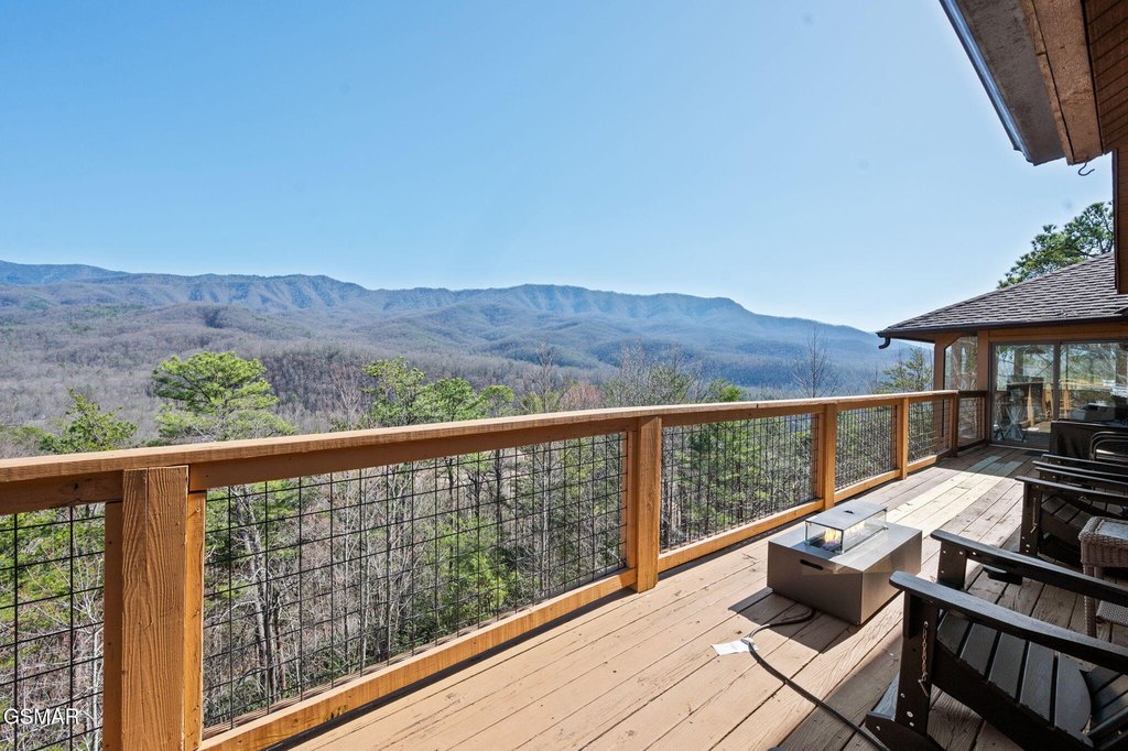 Gatlinburg, Tennessee, 37738, United States, 3 Bedrooms Bedrooms, ,2.5 BathroomsBathrooms,Residential,Forsale,1936713