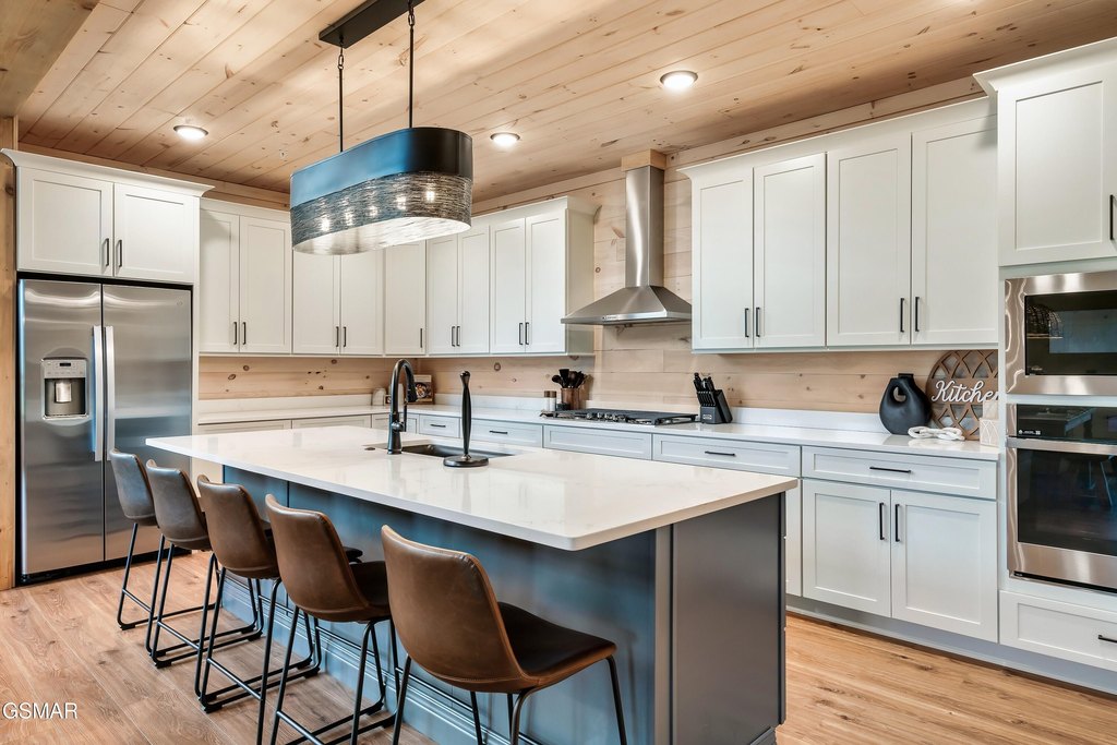 Gatlinburg, Tennessee, 37738, United States, 5 Bedrooms Bedrooms, ,3.5 BathroomsBathrooms,Residential,Forsale,1910230