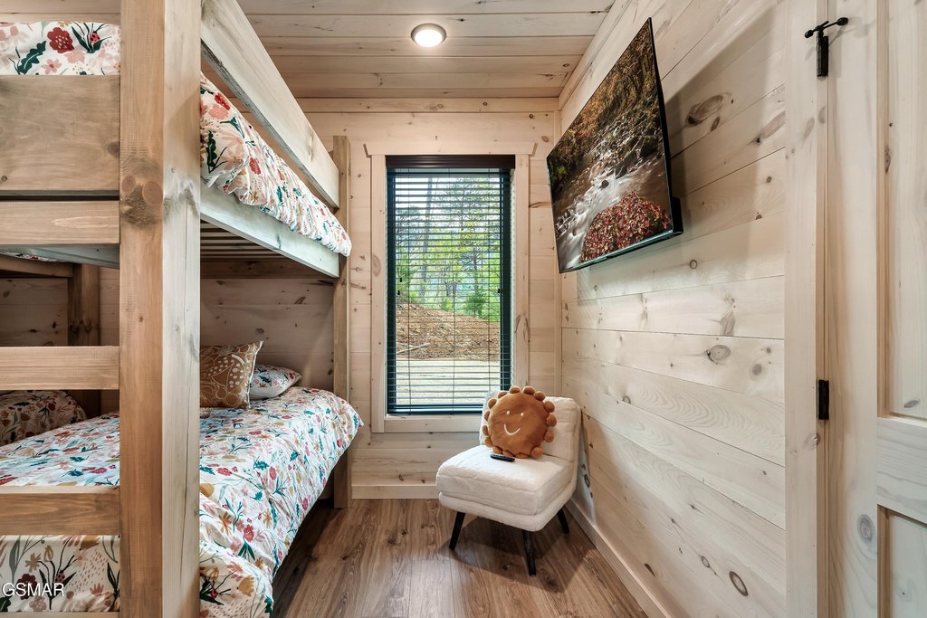 Gatlinburg, Tennessee, 37738, United States, 5 Bedrooms Bedrooms, ,3.5 BathroomsBathrooms,Residential,Forsale,1910230