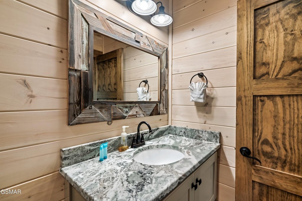 Pigeon Forge, Tennessee, 37862, United States, 4 Bedrooms Bedrooms, ,4.5 BathroomsBathrooms,Residential,Forsale,1971886