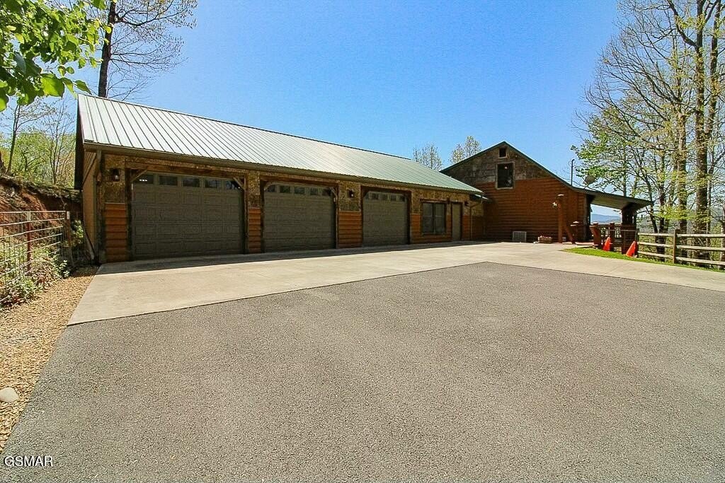 Sevierville, Tennessee, 37862, United States, 3 Bedrooms Bedrooms, ,3 BathroomsBathrooms,Residential,Forsale,1893748