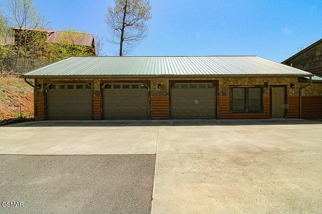 Sevierville, Tennessee, 37862, United States, 3 Bedrooms Bedrooms, ,3 BathroomsBathrooms,Residential,Forsale,1893748