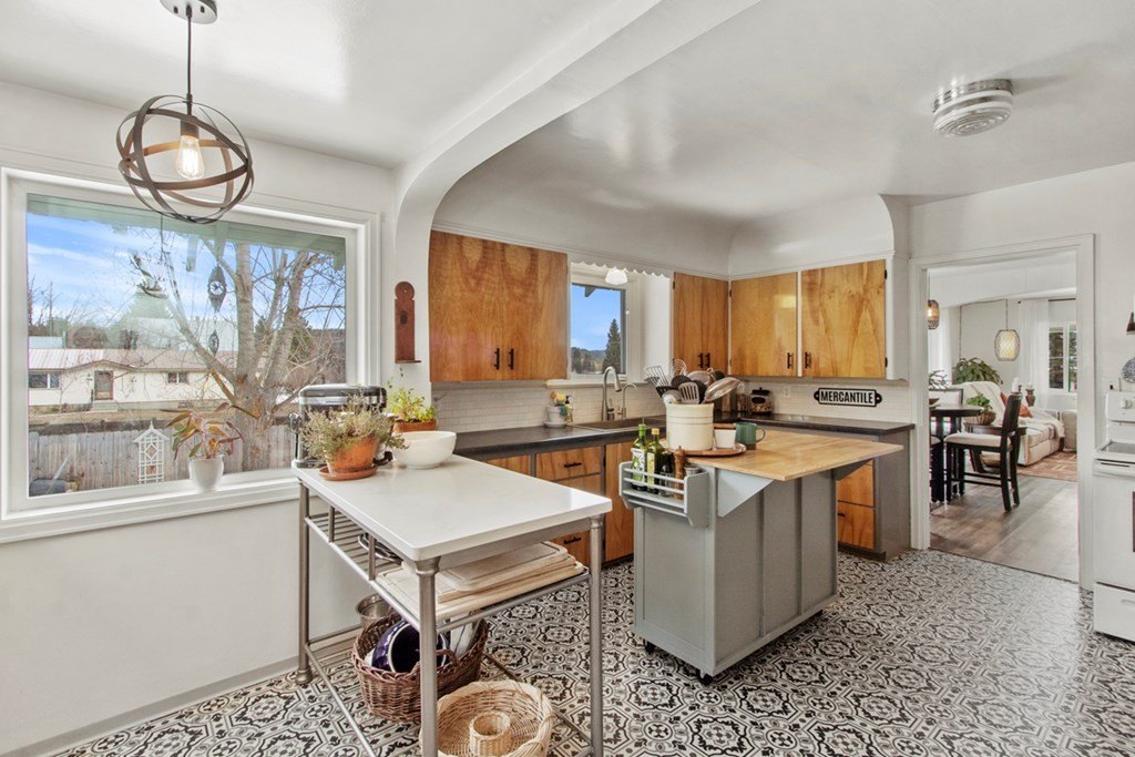 Cascade, Idaho, 83611, United States, 3 Bedrooms Bedrooms, ,2 BathroomsBathrooms,Residential,Forsale,1889400