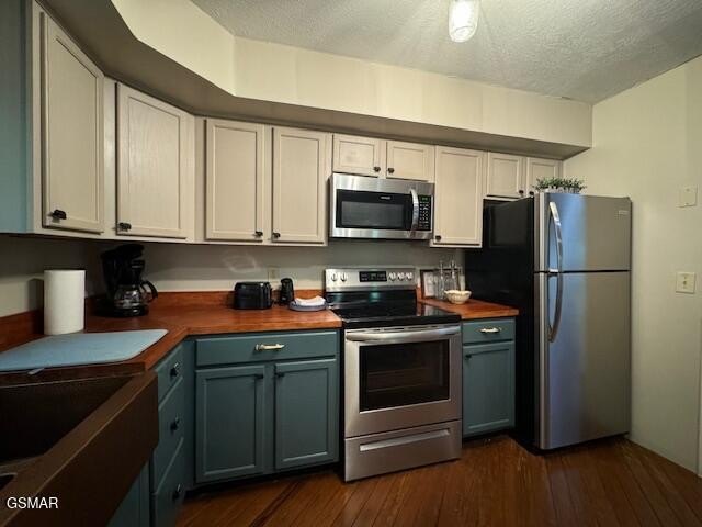 Sevierville, Tennessee, 37862, United States, 3 Bedrooms Bedrooms, ,2 BathroomsBathrooms,Residential,Forsale,1971862