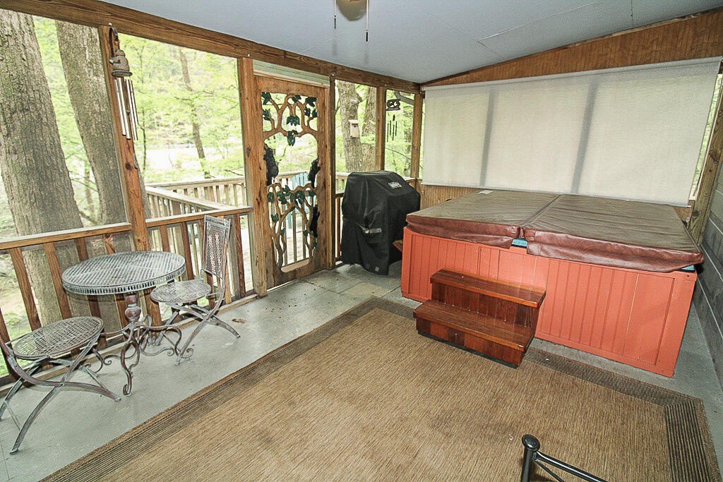 Sevierville, Tennessee, 37862, United States, 3 Bedrooms Bedrooms, ,2 BathroomsBathrooms,Residential,Forsale,1971862