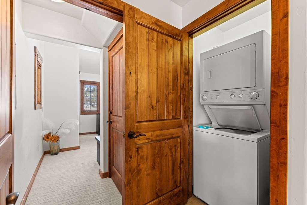 Donnelly, Idaho, 83615, United States, 2 Bedrooms Bedrooms, ,3.5 BathroomsBathrooms,Residential,Forsale,1994984