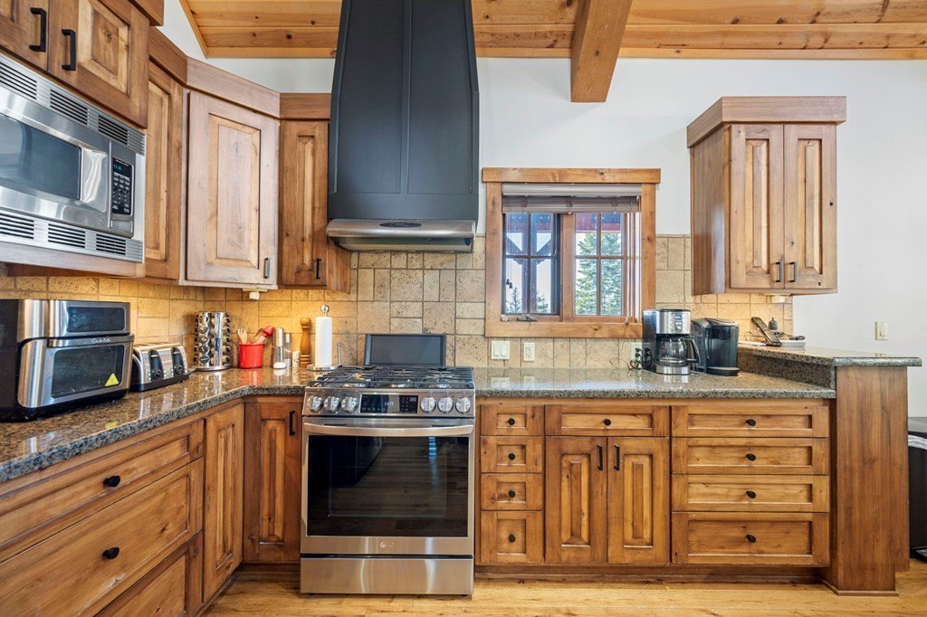 Donnelly, Idaho, 83615, United States, 4 Bedrooms Bedrooms, ,4 BathroomsBathrooms,Residential,Forsale,1946165