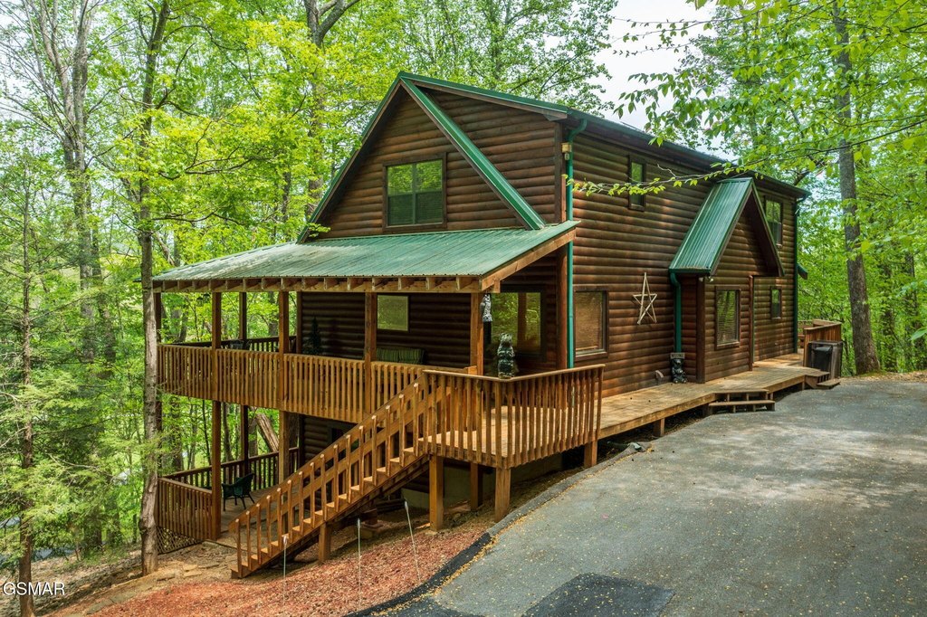 Sevierville, Tennessee, 37862, United States, 2 Bedrooms Bedrooms, ,2.5 BathroomsBathrooms,Residential,Forsale,1971833