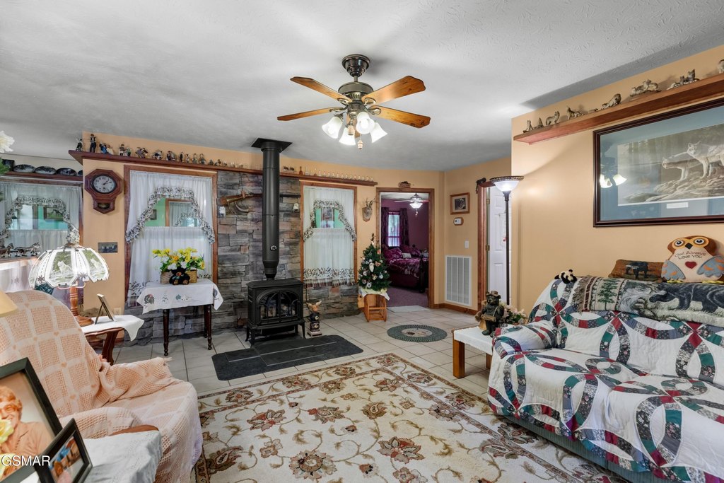 Del Rio, Tennessee, 37727, United States, 5 Bedrooms Bedrooms, ,3 BathroomsBathrooms,Residential,Forsale,1893784