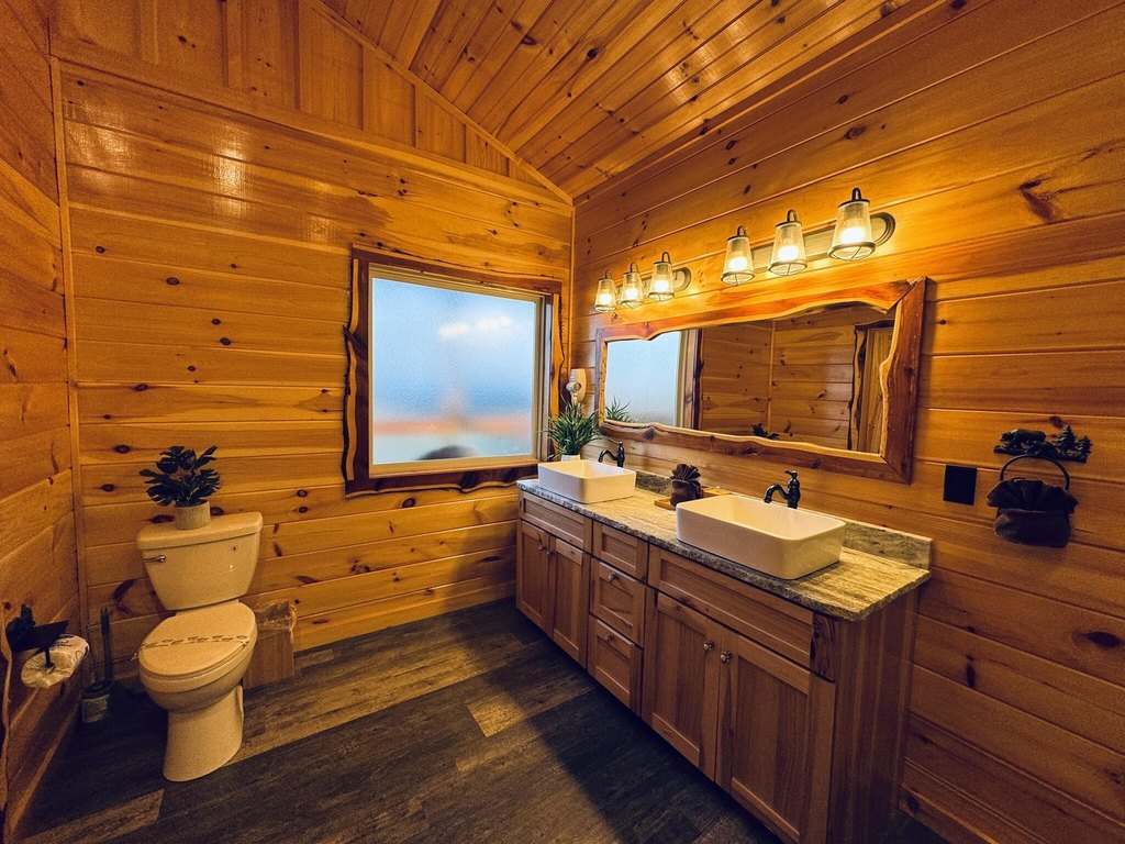 Sevierville, Tennessee, 37876, United States, 3 Bedrooms Bedrooms, ,3.5 BathroomsBathrooms,Residential,Forsale,1942465