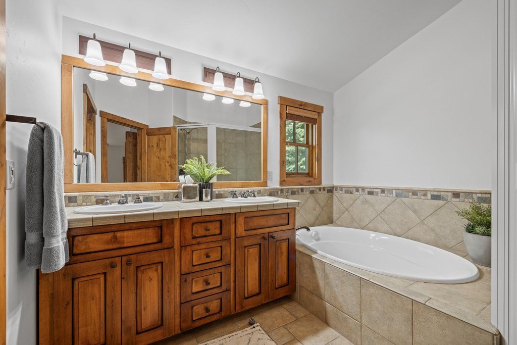 Donnelly, Idaho, 83615, United States, 3 Bedrooms Bedrooms, ,3 BathroomsBathrooms,Residential,Forsale,1889373