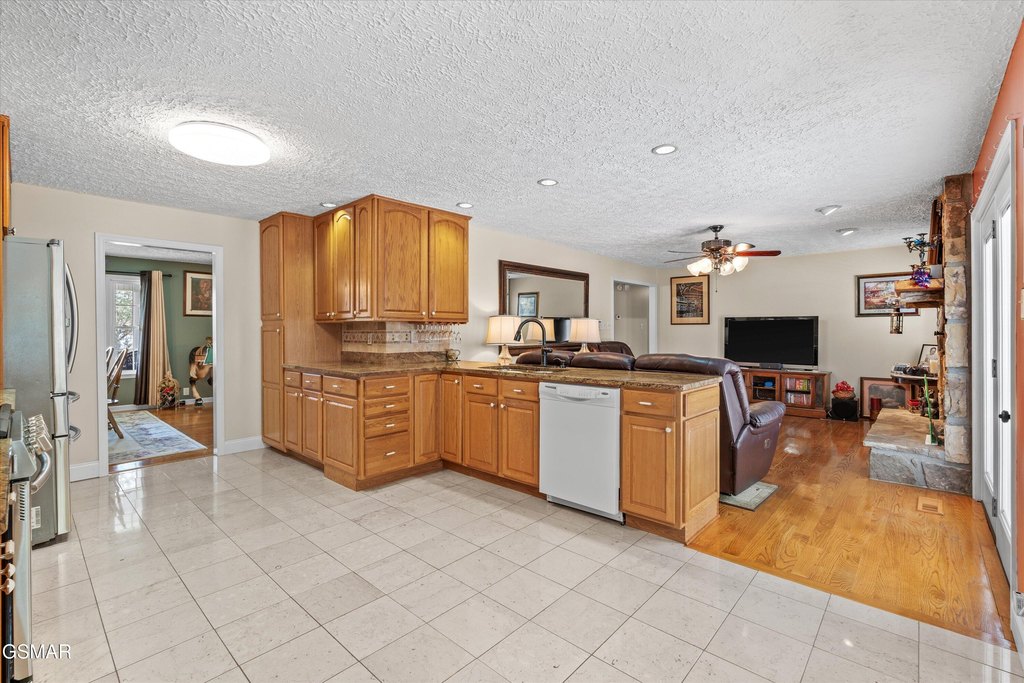 Sevierville, Tennessee, 37876, United States, 4 Bedrooms Bedrooms, ,3 BathroomsBathrooms,Residential,Forsale,1942460