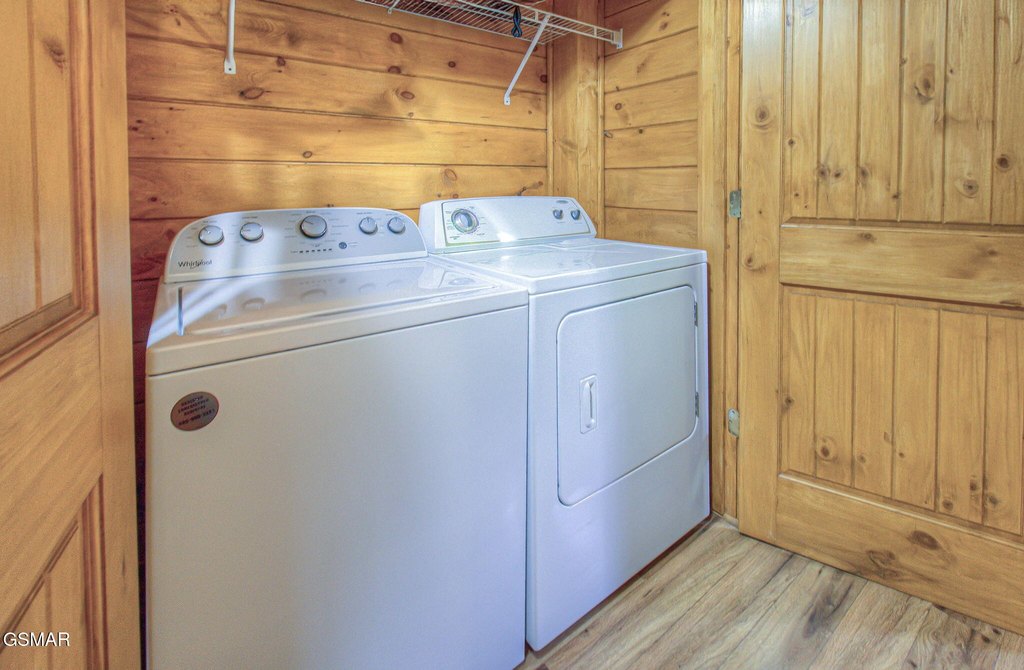 Pigeon Forge, Tennessee, 37863, United States, 3 Bedrooms Bedrooms, ,2 BathroomsBathrooms,Residential,Forsale,1971837