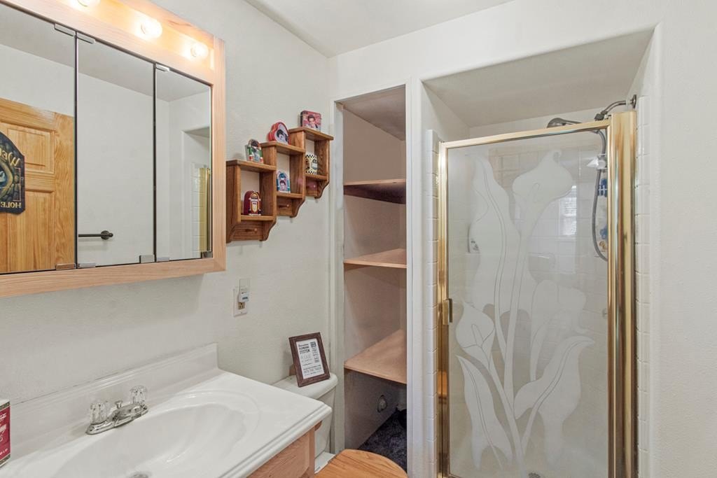 Cascade, Idaho, 83611, United States, 3 Bedrooms Bedrooms, ,2.5 BathroomsBathrooms,Residential,Forsale,1889403