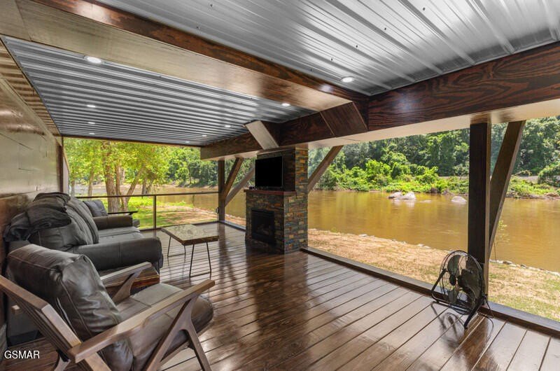 Newport, Tennessee, 37821, United States, 2 Bedrooms Bedrooms, ,2 BathroomsBathrooms,Residential,Forsale,1999350