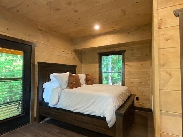 Sevierville, Tennessee, 37876, United States, 2 Bedrooms Bedrooms, ,2.5 BathroomsBathrooms,Residential,Forsale,1893694
