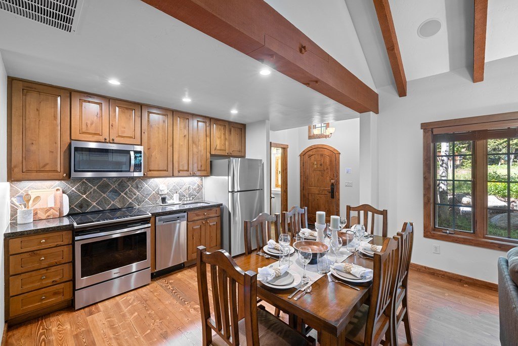 Donnelly, Idaho, 83615, United States, 2 Bedrooms Bedrooms, ,2.5 BathroomsBathrooms,Residential,Forsale,1889377