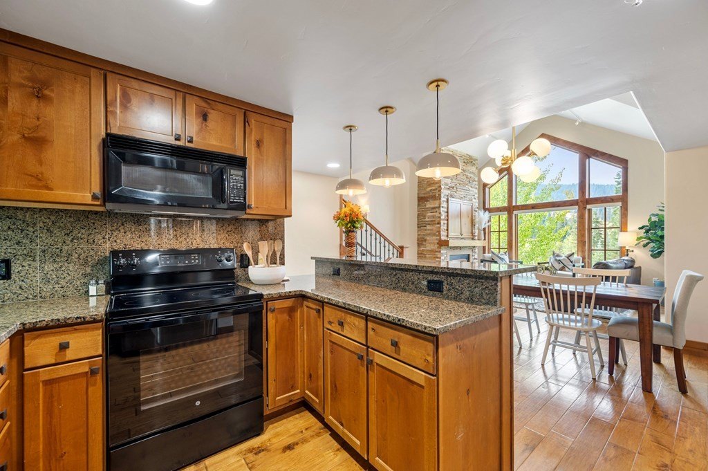 Donnelly, Idaho, 83615, United States, 2 Bedrooms Bedrooms, ,2 BathroomsBathrooms,Residential,Forsale,1946198