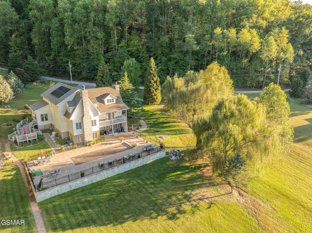 Sevierville, Tennessee, 37862, United States, 4 Bedrooms Bedrooms, ,4.5 BathroomsBathrooms,Residential,Forsale,1910216