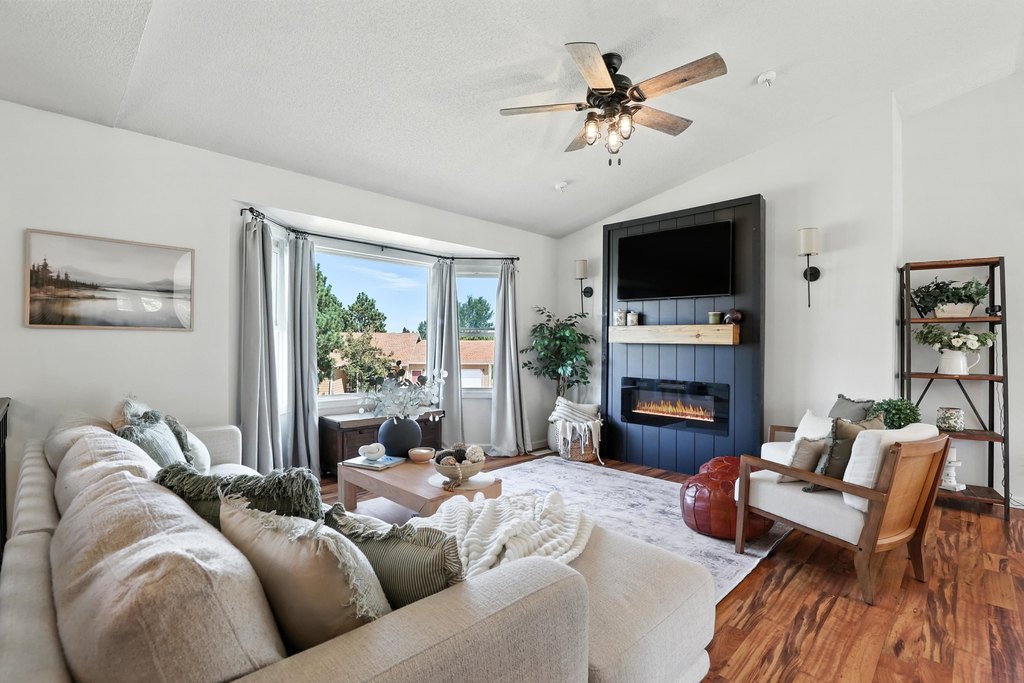 Rapid City, South Dakota, 57702, United States, 4 Bedrooms Bedrooms, ,3 BathroomsBathrooms,Residential,Forsale,1990693