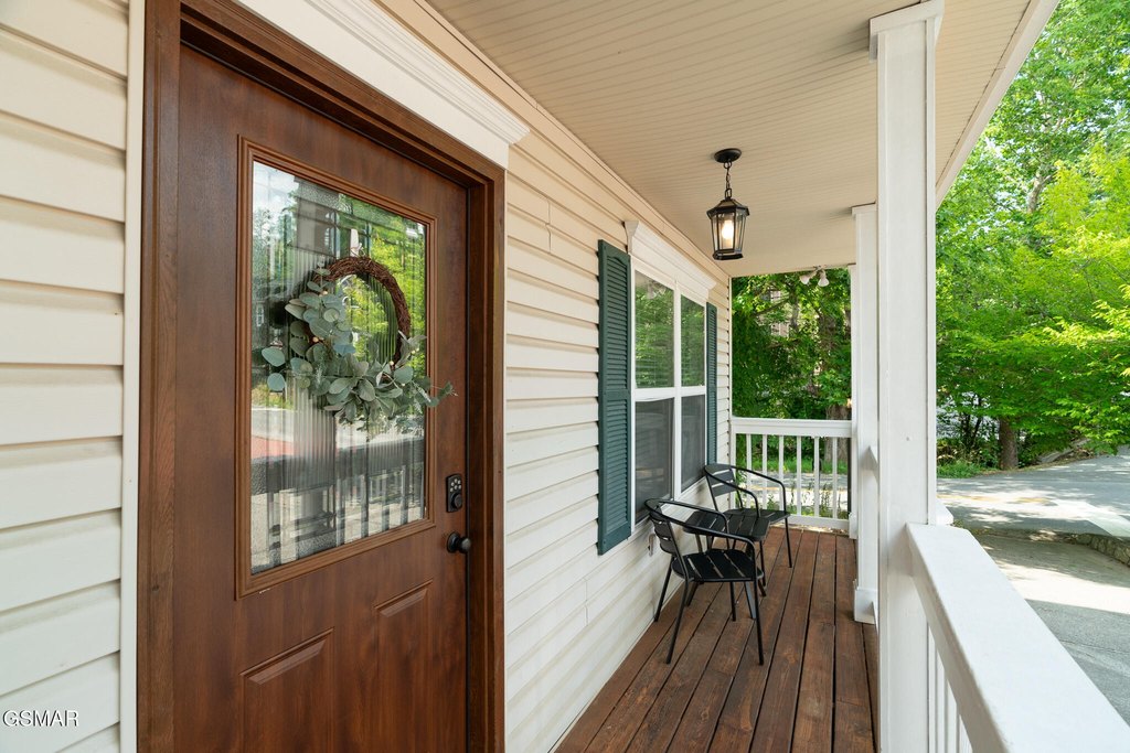 Gatlinburg, Tennessee, 37738, United States, 2 Bedrooms Bedrooms, ,2.5 BathroomsBathrooms,Residential,Forsale,1910196