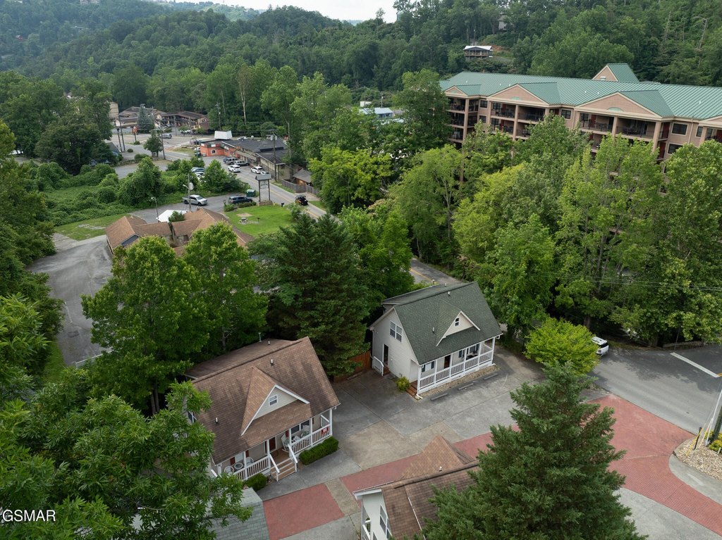 Gatlinburg, Tennessee, 37738, United States, 2 Bedrooms Bedrooms, ,2.5 BathroomsBathrooms,Residential,Forsale,1910196