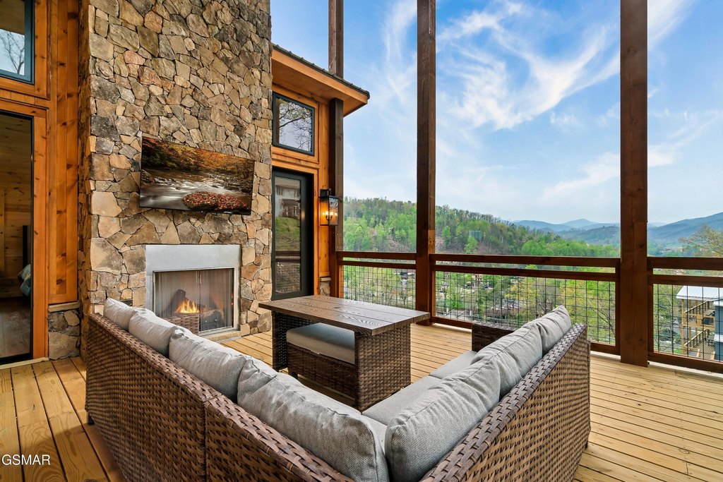 Gatlinburg, Tennessee, 37738, United States, 5 Bedrooms Bedrooms, ,3.5 BathroomsBathrooms,Residential,Forsale,1910230