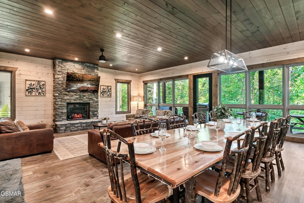 Pigeon Forge, Tennessee, 37862, United States, 4 Bedrooms Bedrooms, ,4.5 BathroomsBathrooms,Residential,Forsale,1971886