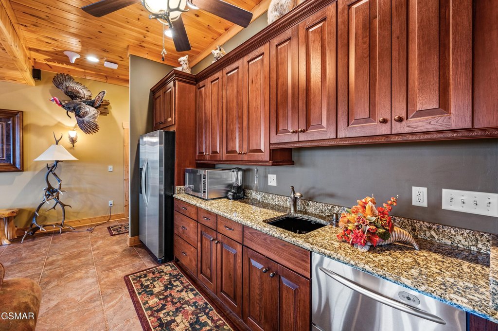 Sevierville, Tennessee, 37862, United States, 3 Bedrooms Bedrooms, ,6.5 BathroomsBathrooms,Residential,Forsale,1952784