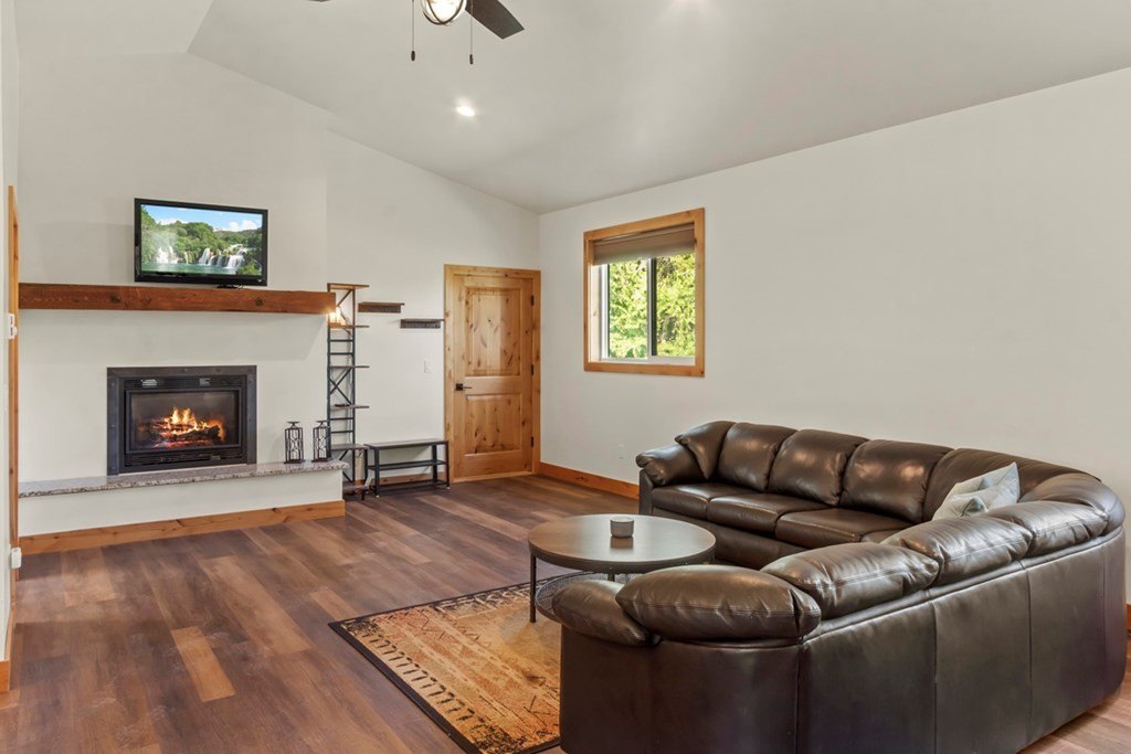 Donnelly, Idaho, 83615, United States, 2 Bedrooms Bedrooms, ,1 BathroomBathrooms,Residential,Forsale,1946188