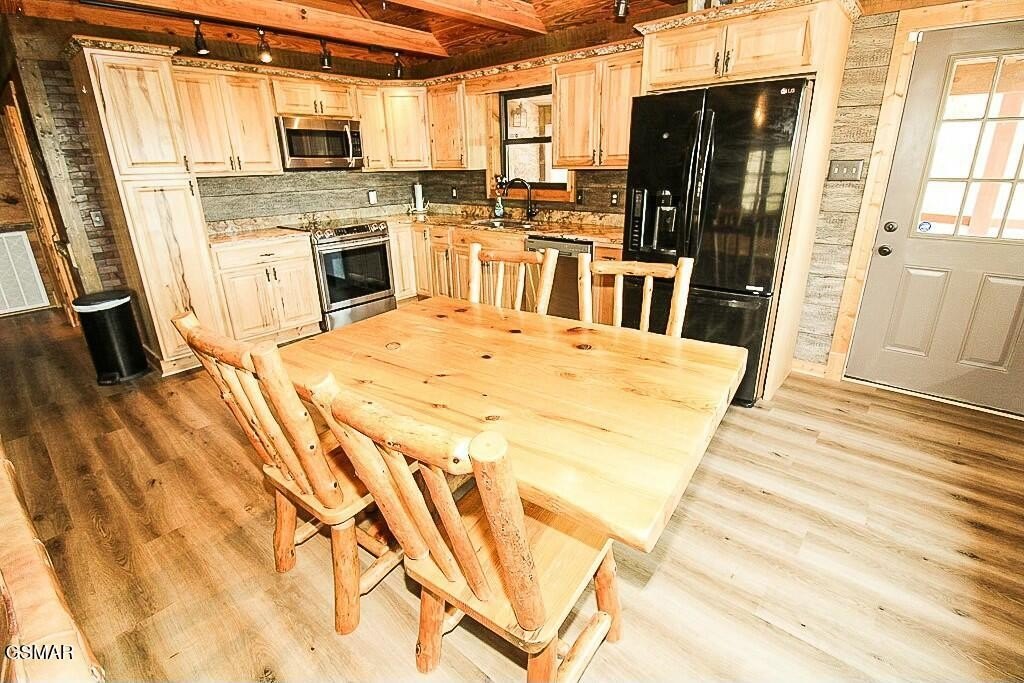 Sevierville, Tennessee, 37862, United States, 3 Bedrooms Bedrooms, ,3 BathroomsBathrooms,Residential,Forsale,1893748