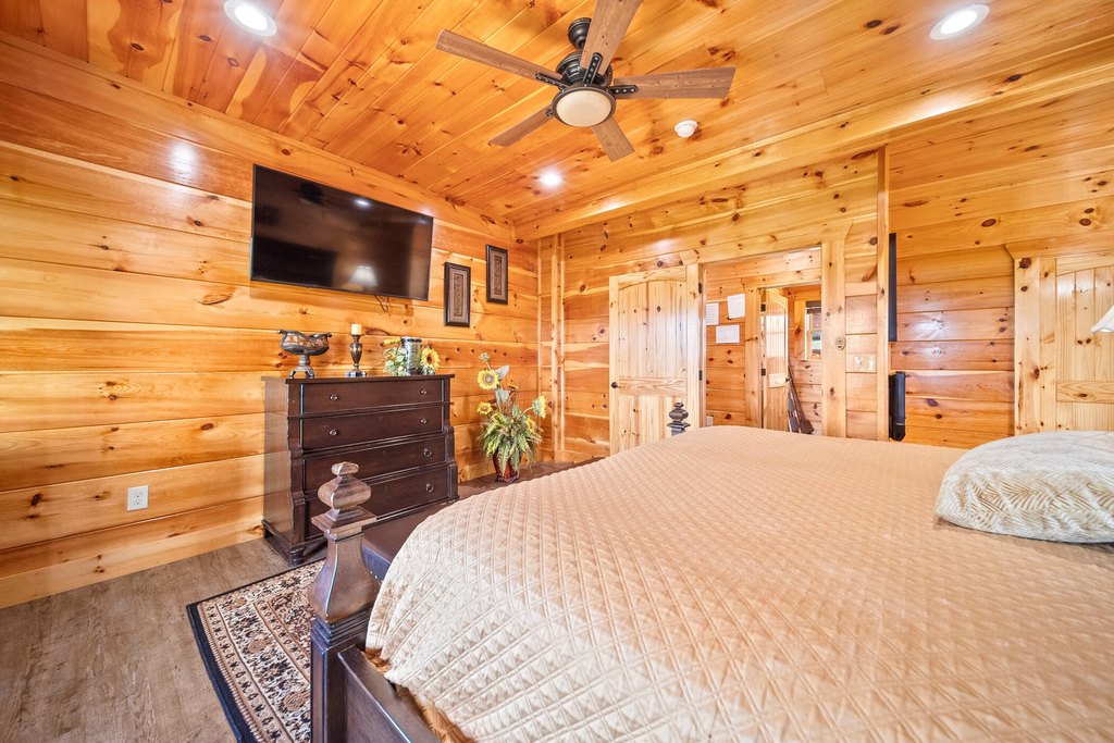 Sevierville, Tennessee, 37876, United States, 4 Bedrooms Bedrooms, ,5.5 BathroomsBathrooms,Residential,Forsale,1999451