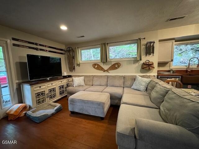 Sevierville, Tennessee, 37862, United States, 3 Bedrooms Bedrooms, ,2 BathroomsBathrooms,Residential,Forsale,1971862